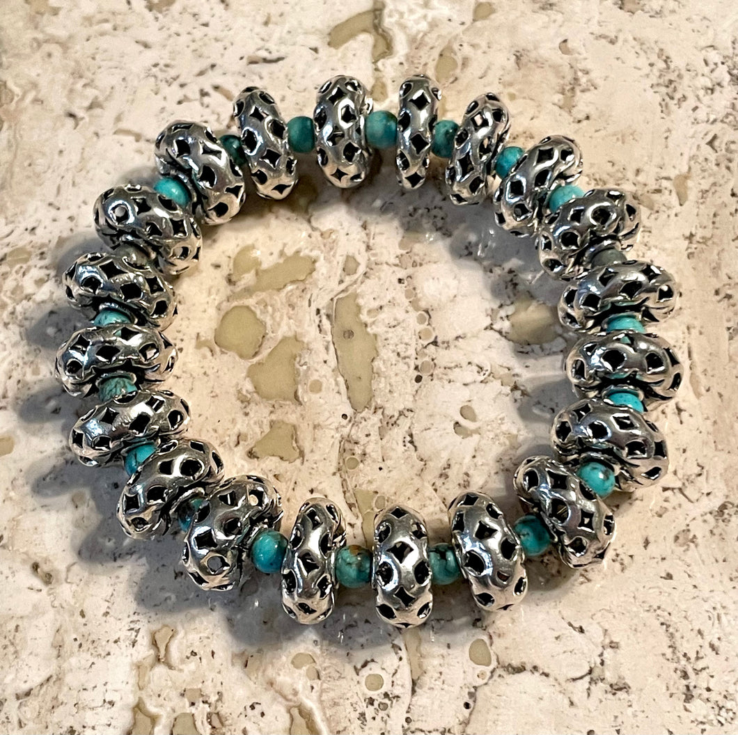 Woman's turquoise and pewter stretch bracelet